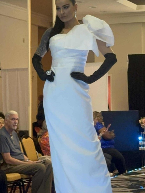 Elegant One-Shoulder White Satin Dress with Statement Bow - Picture 8 of 8